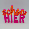 Schön hier KLEIN | 3D Schriftzug | Dekoaufsteller fürs Regal – Einzugsgeschenk