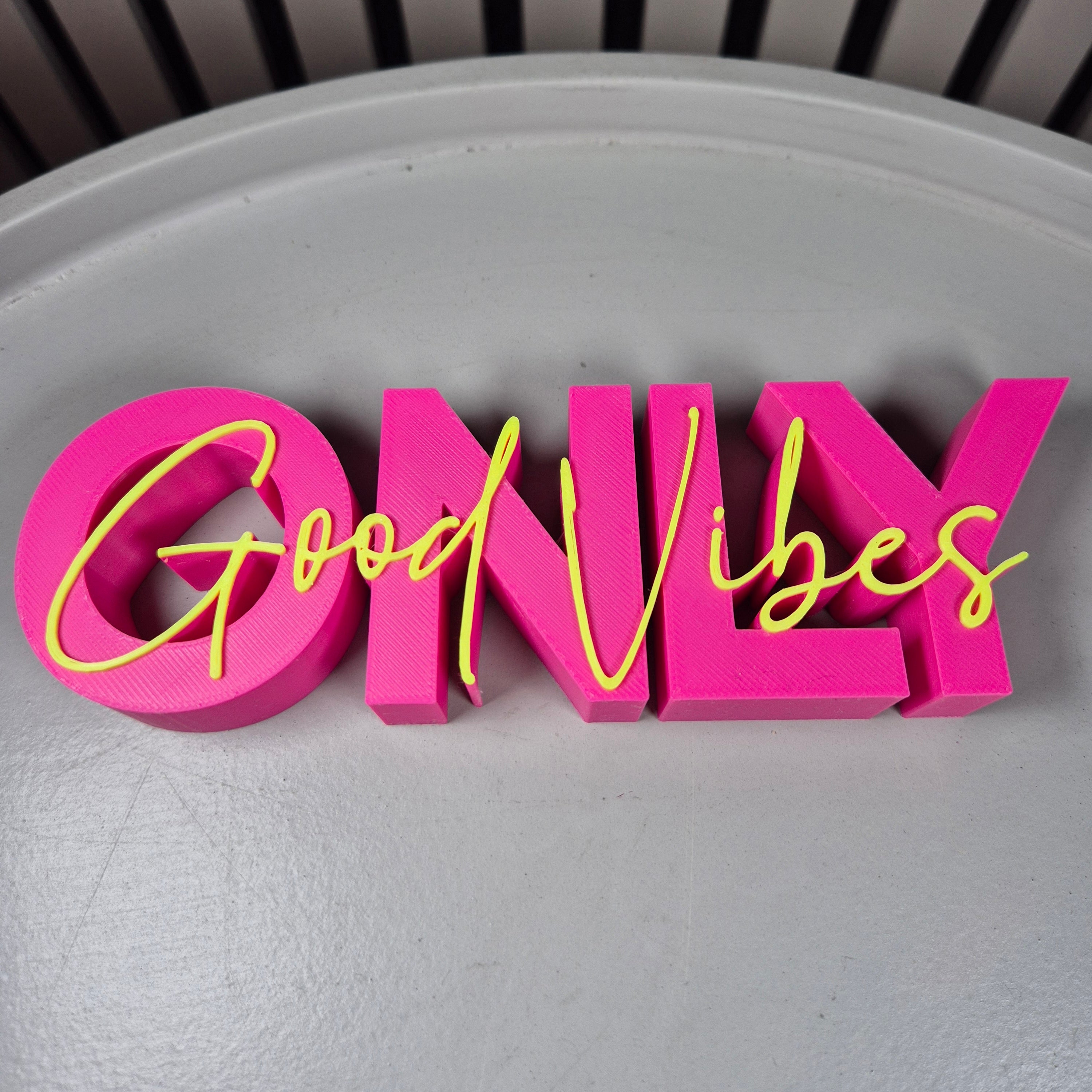 ONLY GOOD VIBES | Bunte 3D Deko mit positiver Ausstrahlung