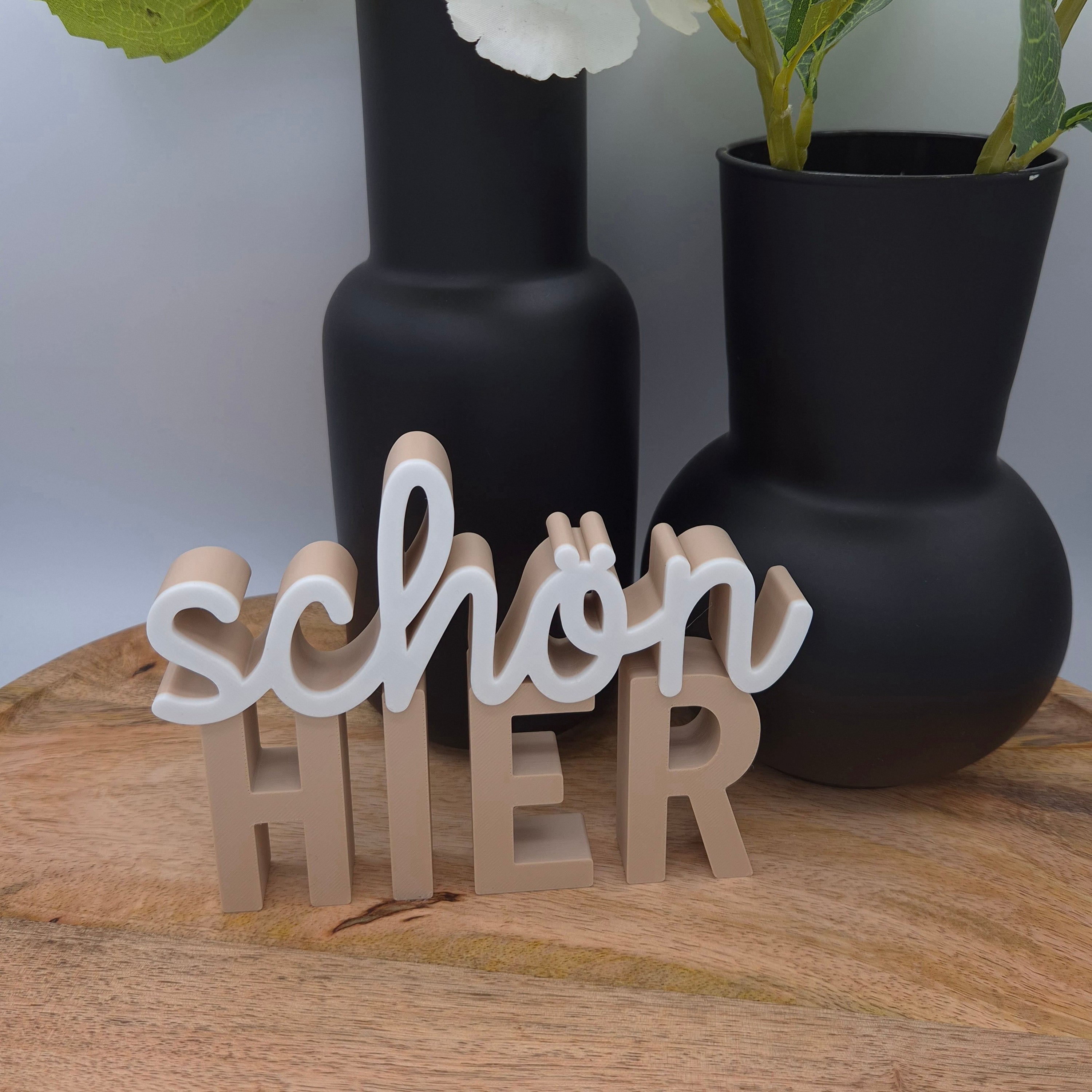 Schön hier KLEIN | 3D Schriftzug | Dekoaufsteller fürs Regal