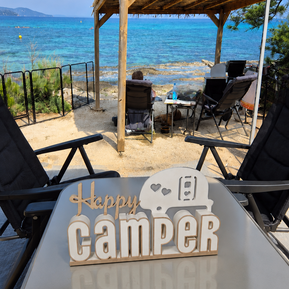 Happy Camper Schriftzug - da kommt Urlaubsfreude auf