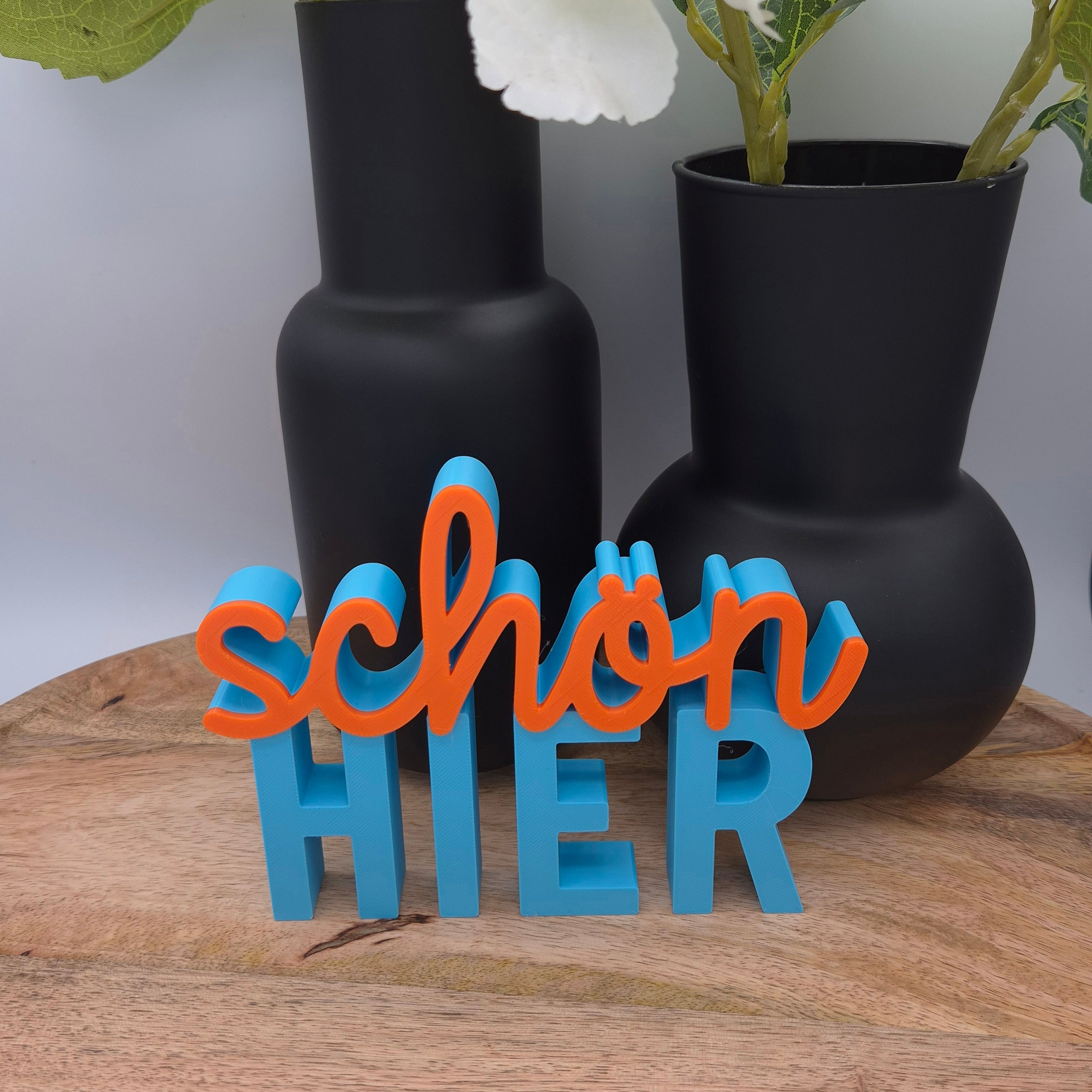 Schön hier KLEIN | 3D Schriftzug | Dekoaufsteller fürs Regal
