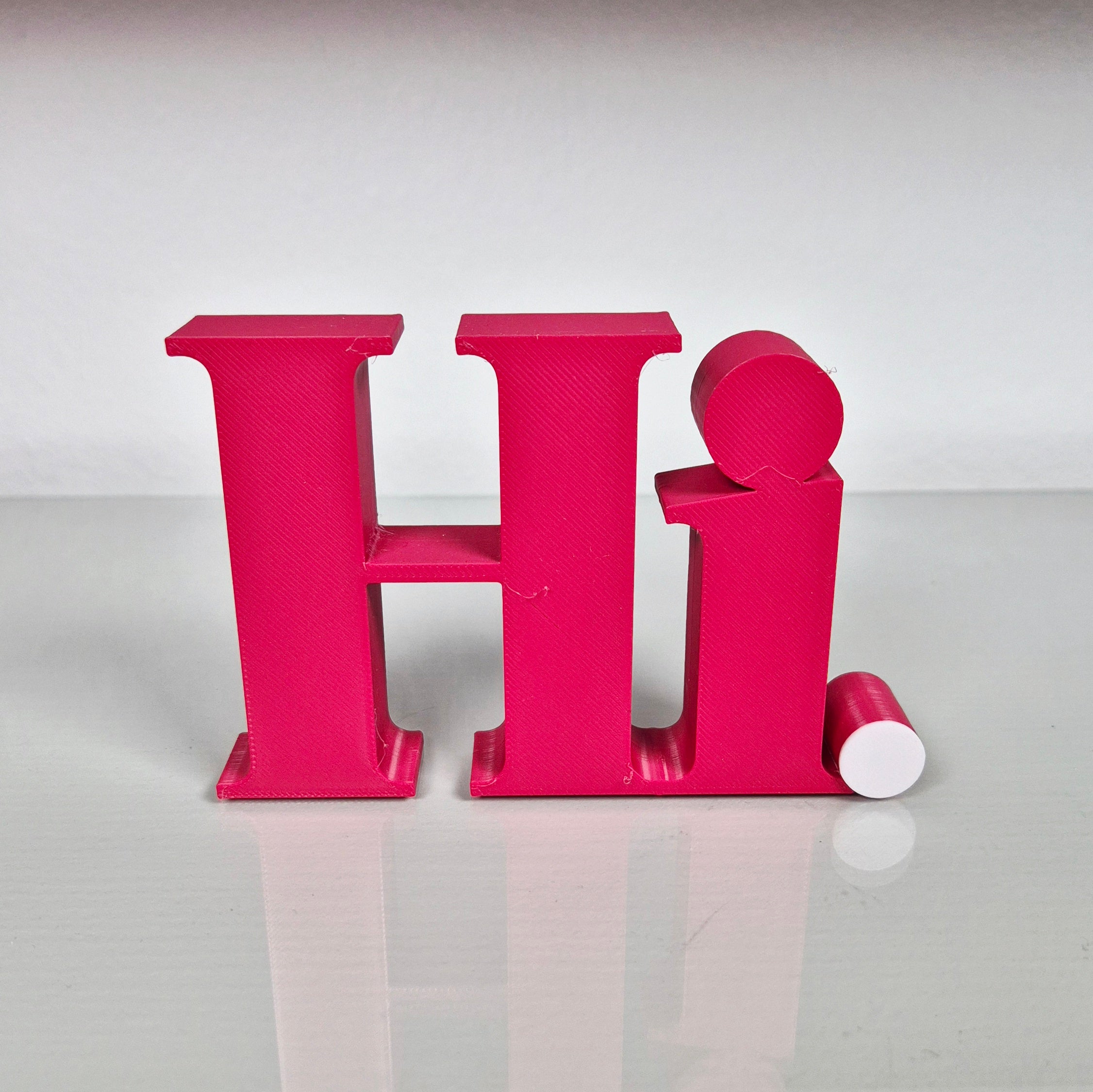 Hi | 3D Schriftzug | Dekoaufsteller fürs Regal – Willkommensgeschenk