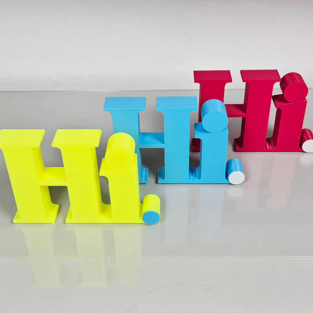 Hi | 3D Schriftzug | Dekoaufsteller fürs Regal – Willkommensgeschenk
